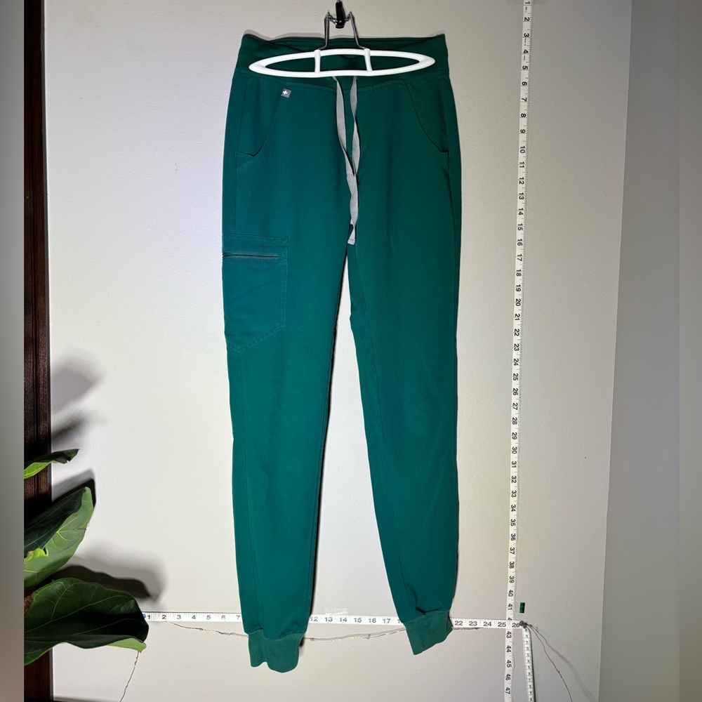 Figs 5 pocket scrubs - Hunter green- XXS Tall - jogger